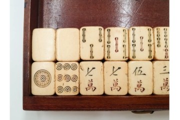 塔林月色　背竹牌(骨牌)　麻雀牌・点棒・サイコロのセット　収納箱付き　(R-087076)