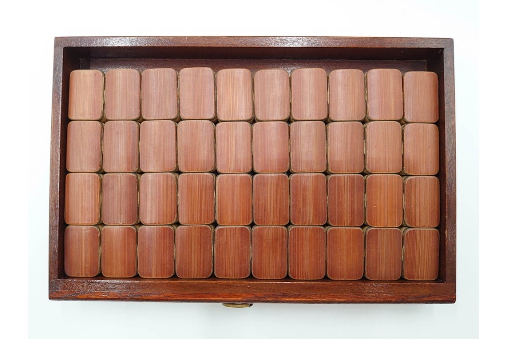 塔林月色　背竹牌(骨牌)　麻雀牌・点棒・サイコロのセット　収納箱付き　(R-087076)