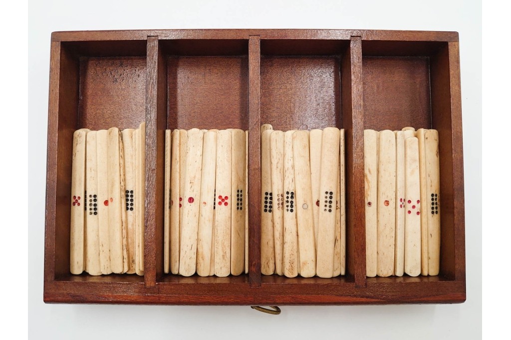 塔林月色　背竹牌(骨牌)　麻雀牌・点棒・サイコロのセット　収納箱付き　(R-087076)