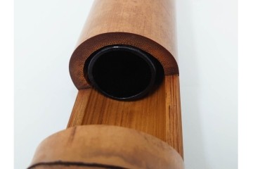 八木澤啓造作　なた切煤竹の花入れ　共箱付き　(R-087083)