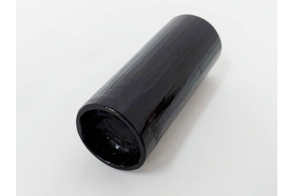 八木澤啓造作　なた切煤竹の花入れ　共箱付き　(R-087083)