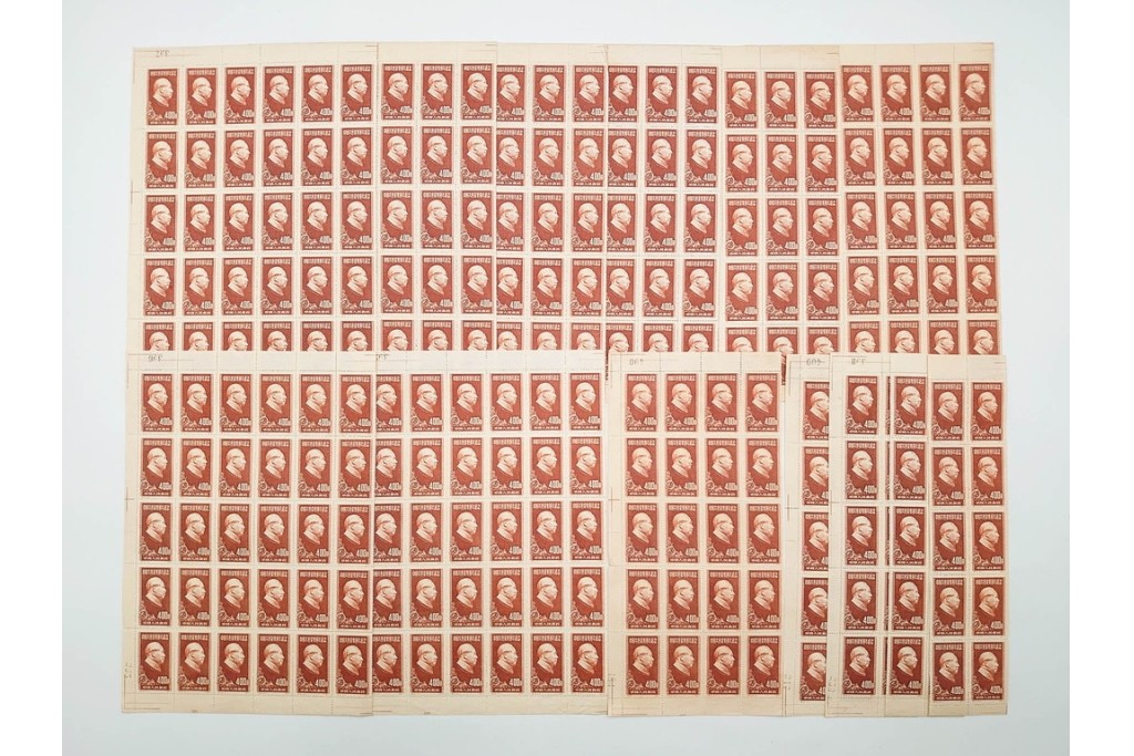 1951年　中国人民郵政　中国共産党30周年記念　400圓の耳付きシート　毛沢東図案の未使用切手 計300枚セット　(R-087090)