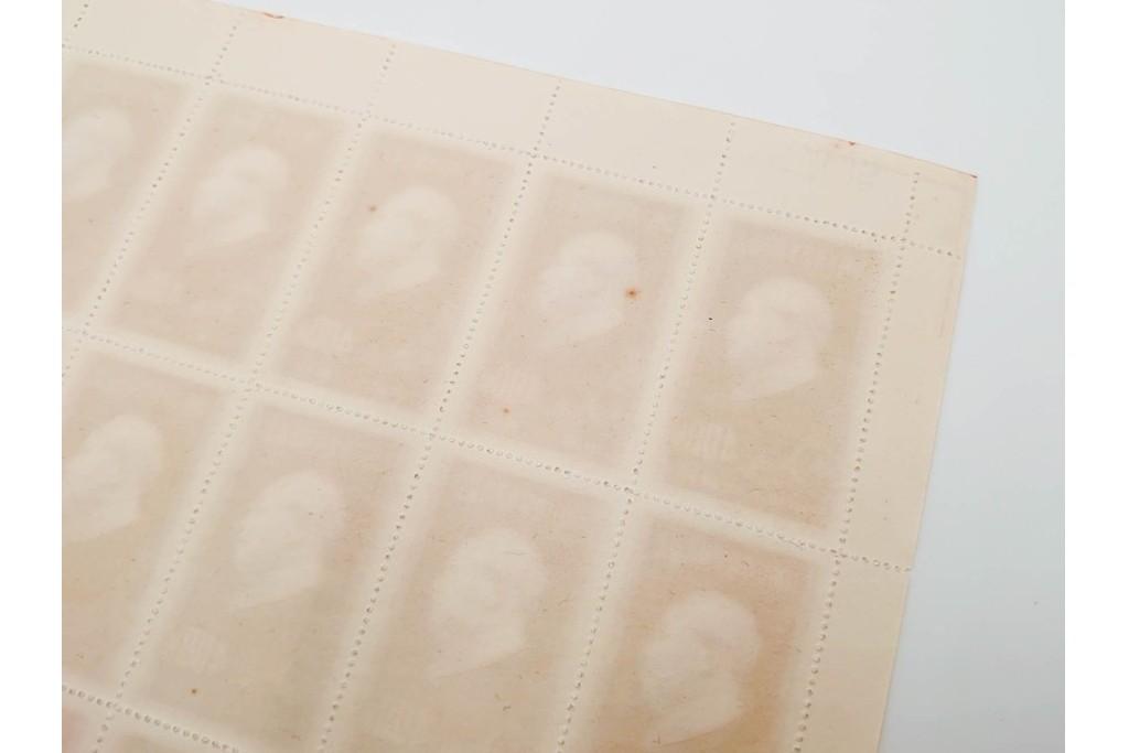 1951年　中国人民郵政　中国共産党30周年記念　400圓の耳付きシート　毛沢東図案の未使用切手 計300枚セット　(R-087090)