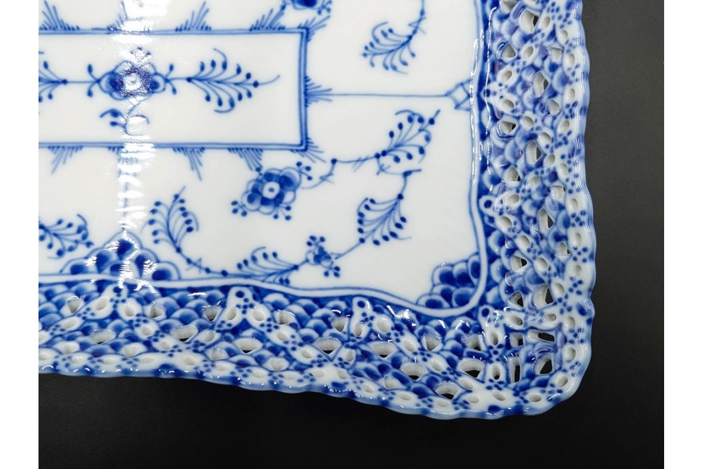デンマーク製　ROYAL COPENHAGEN(ロイヤルコペンハーゲン)　フルレース　ダブルレースのトレイ　定価約13万円　(R-087094)