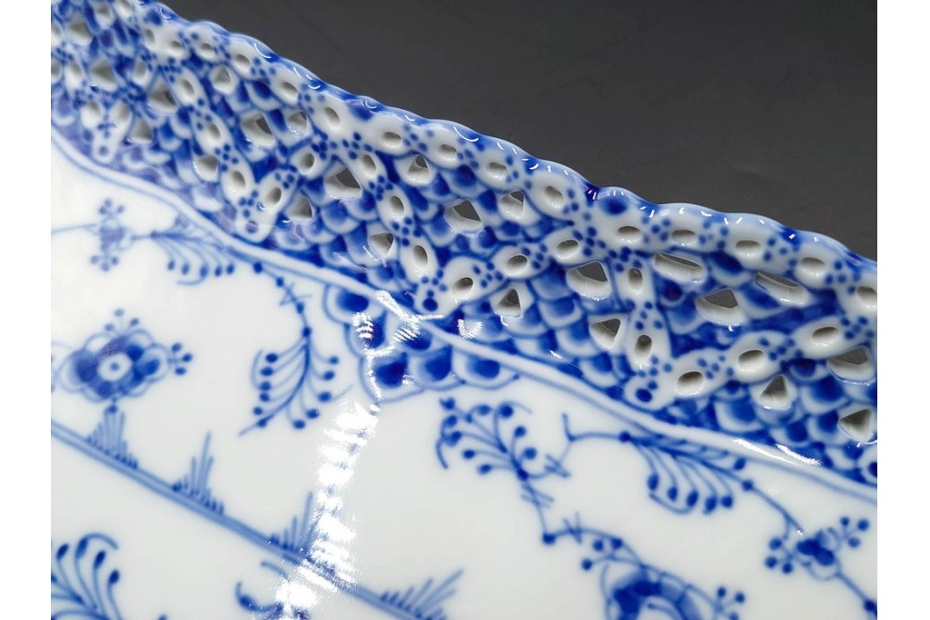 デンマーク製　ROYAL COPENHAGEN(ロイヤルコペンハーゲン)　フルレース　ダブルレースのトレイ　定価約13万円　(R-087094)