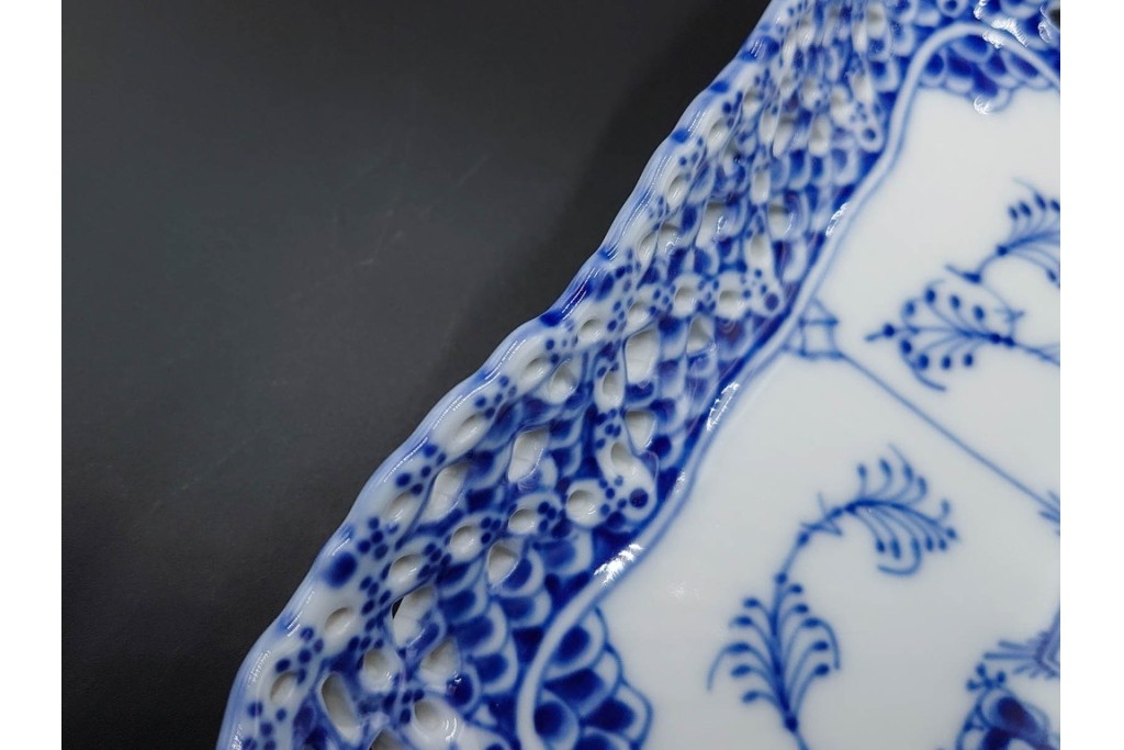 デンマーク製　ROYAL COPENHAGEN(ロイヤルコペンハーゲン)　フルレース　ダブルレースのトレイ　定価約13万円　(R-087094)