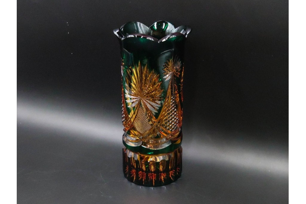 黒木国昭作　高さ約26cm　二色被せが印象的な綾切子花器　(R-087097)