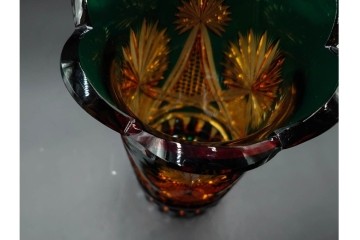 黒木国昭作　高さ約26cm　二色被せが印象的な綾切子花器　(R-087097)