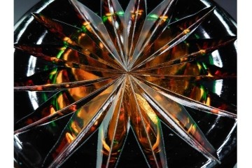 黒木国昭作　高さ約26cm　二色被せが印象的な綾切子花器　(R-087097)