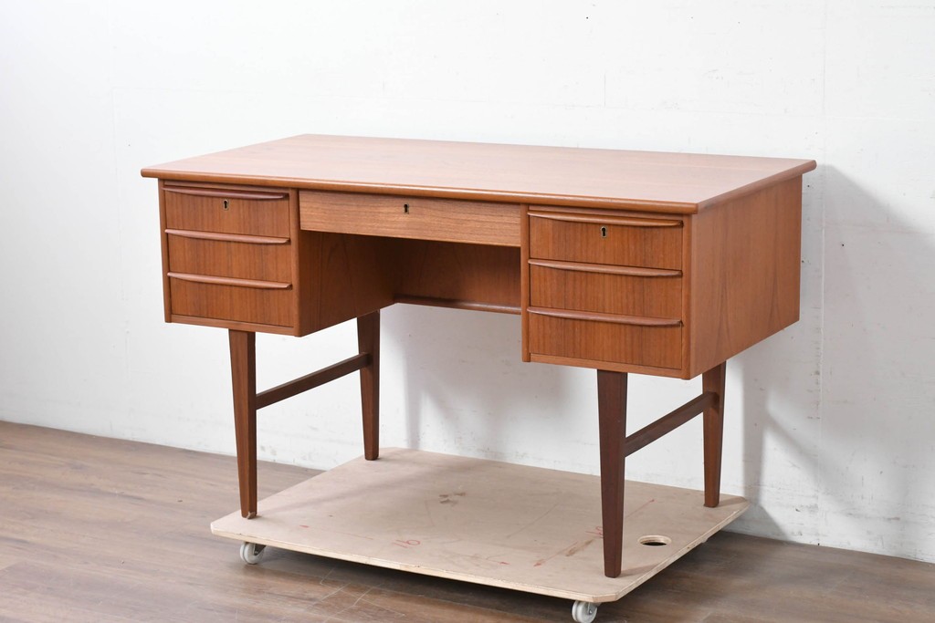 デンマークヴィンテージ　背面まで美しいチーク材のパートナーデスク　(R-087101)