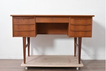 デンマークヴィンテージ　背面まで美しいチーク材のパートナーデスク　(R-087101)