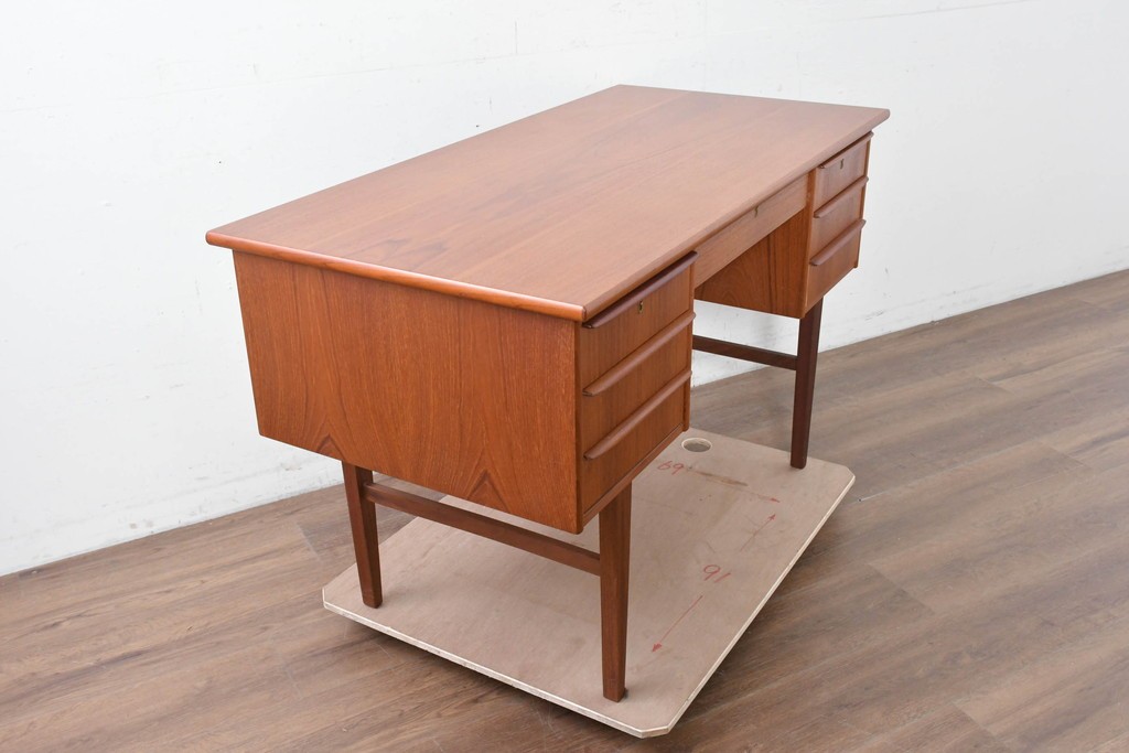 デンマークヴィンテージ　背面まで美しいチーク材のパートナーデスク　(R-087101)