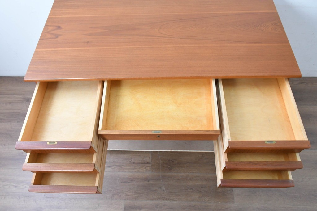 デンマークヴィンテージ　背面まで美しいチーク材のパートナーデスク　(R-087101)