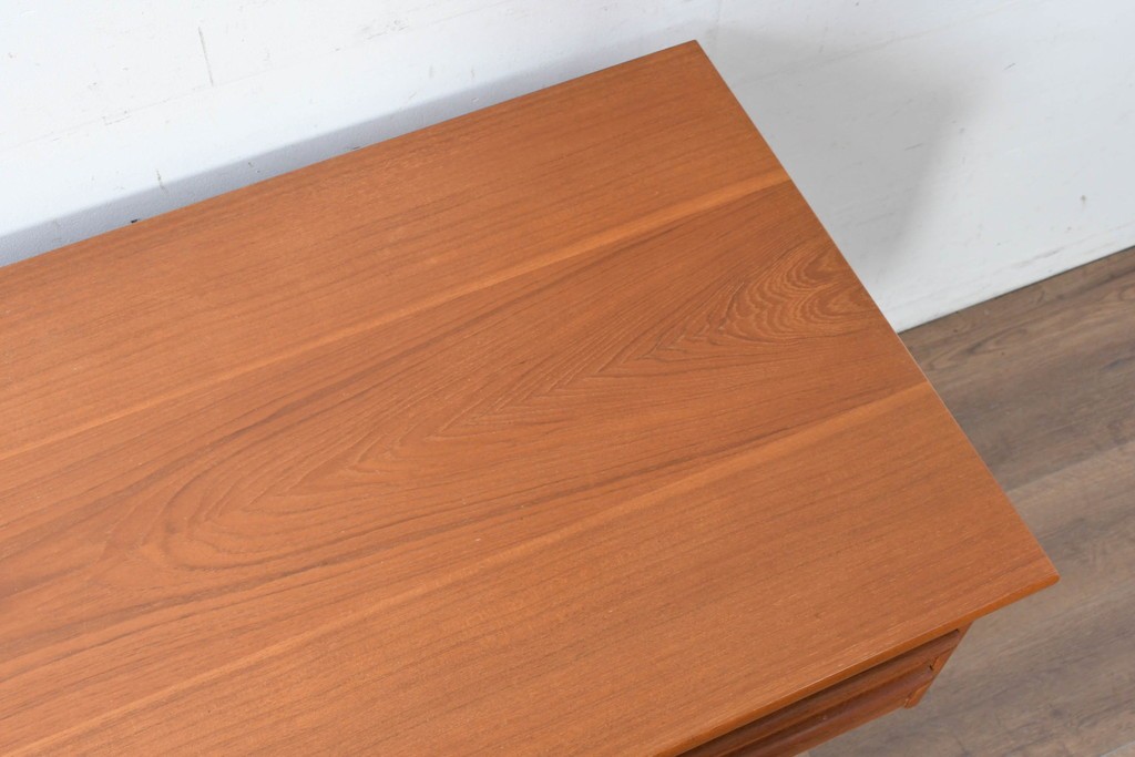 デンマークヴィンテージ　背面まで美しいチーク材のパートナーデスク　(R-087101)