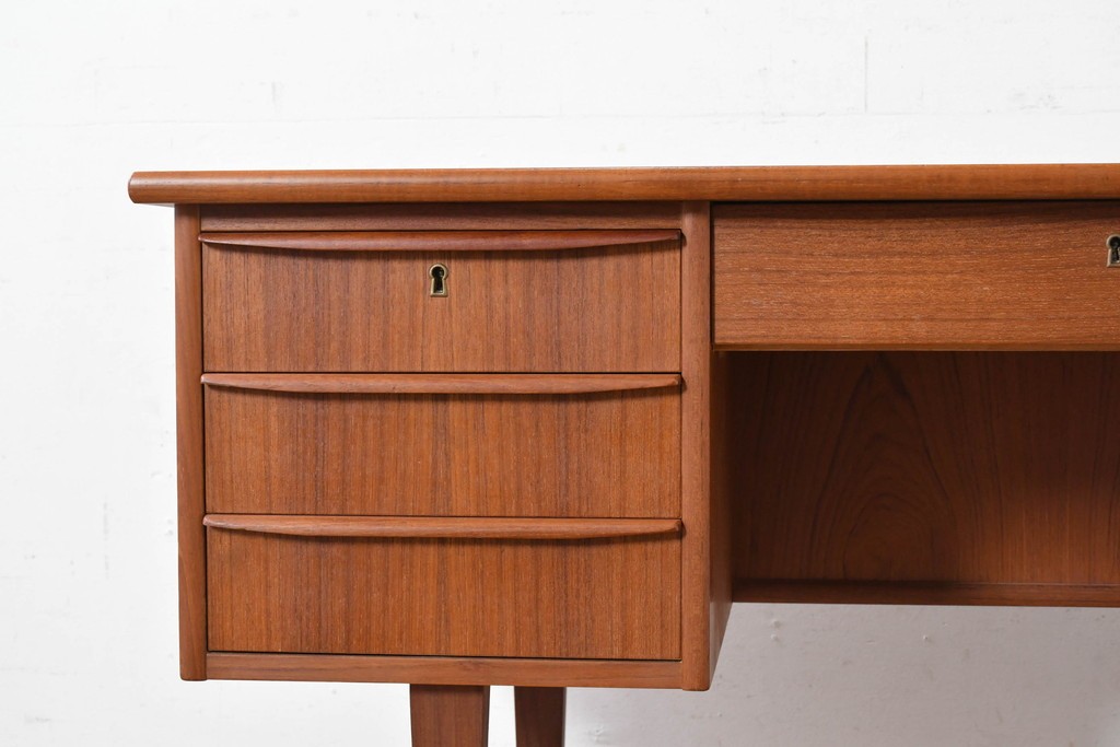 デンマークヴィンテージ　背面まで美しいチーク材のパートナーデスク　(R-087101)