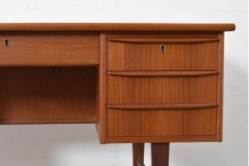 デンマークヴィンテージ　背面まで美しいチーク材のパートナーデスク　(R-087101)