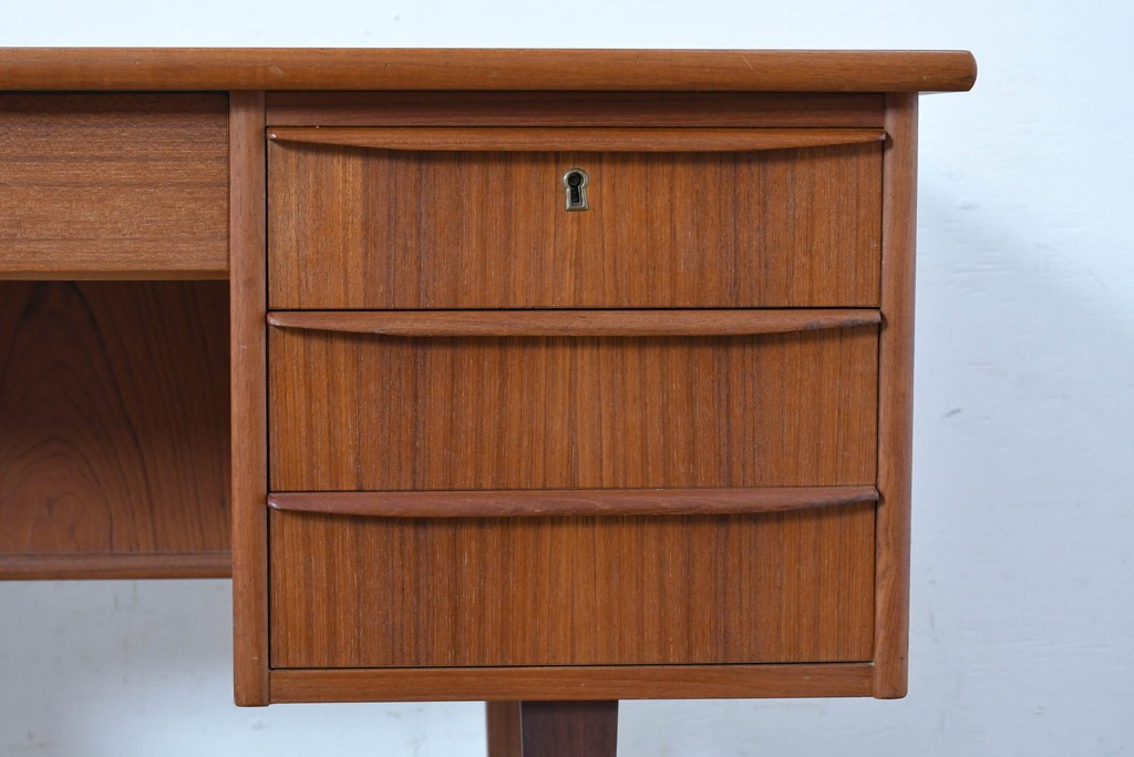 デンマークヴィンテージ　背面まで美しいチーク材のパートナーデスク　(R-087101)