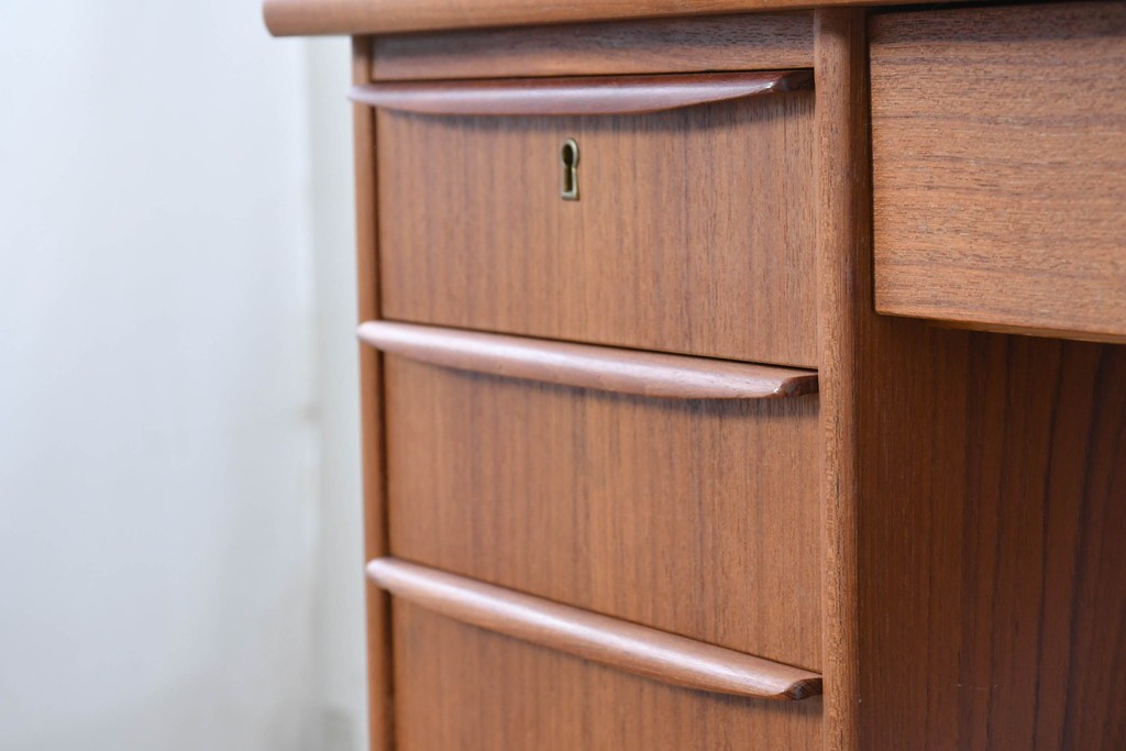 デンマークヴィンテージ　背面まで美しいチーク材のパートナーデスク　(R-087101)