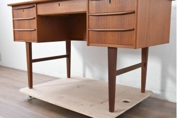 デンマークヴィンテージ　背面まで美しいチーク材のパートナーデスク　(R-087101)