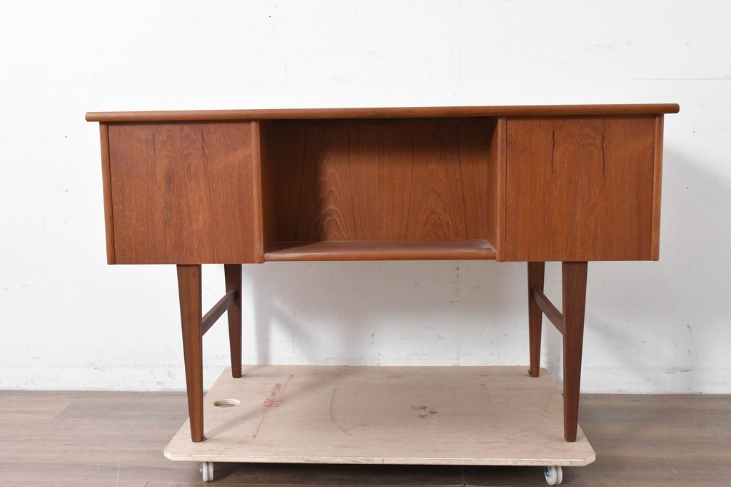 デンマークヴィンテージ　背面まで美しいチーク材のパートナーデスク　(R-087101)