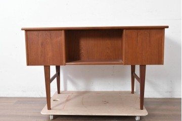 デンマークヴィンテージ　背面まで美しいチーク材のパートナーデスク　(R-087101)