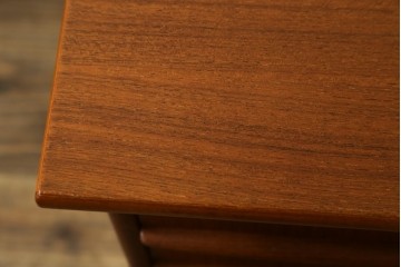 デンマークヴィンテージ　1960年から1970年頃　背面まで美しいチーク材のパートナーデスク　(R-087101)