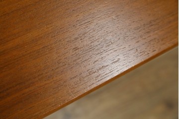 デンマークヴィンテージ　1960年から1970年頃　背面まで美しいチーク材のパートナーデスク　(R-087101)