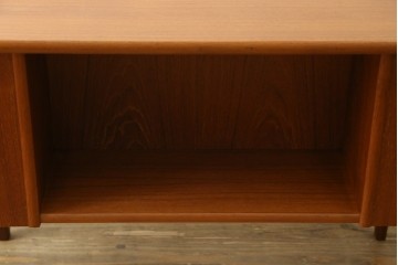 デンマークヴィンテージ　1960年から1970年頃　背面まで美しいチーク材のパートナーデスク　(R-087101)