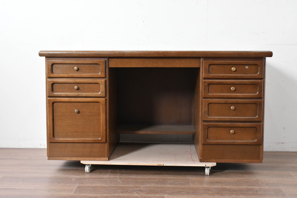 中古　カリモク家具(karimoku)　希少な廃番品!　書斎に映える収納力のある両袖デスク　(R-087102)