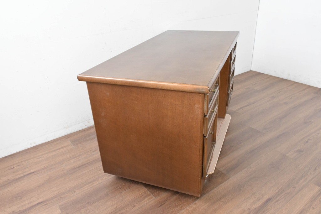 中古　カリモク家具(karimoku)　希少な廃番品!　書斎に映える収納力のある両袖デスク　(R-087102)
