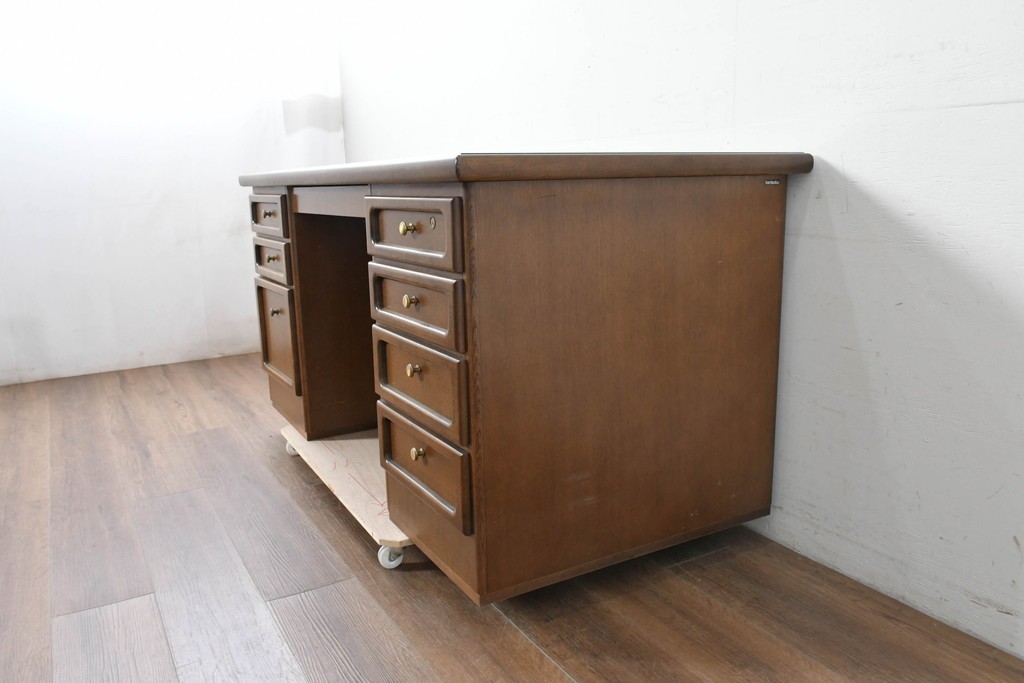 中古　カリモク家具(karimoku)　希少な廃番品!　書斎に映える収納力のある両袖デスク　(R-087102)