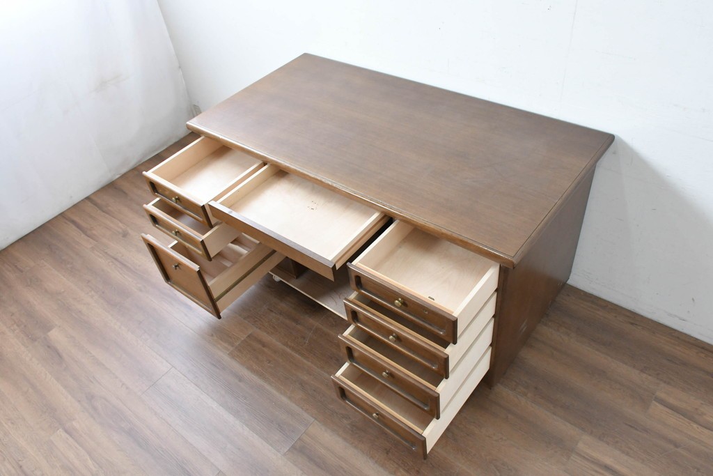 中古　カリモク家具(karimoku)　希少な廃番品!　書斎に映える収納力のある両袖デスク　(R-087102)