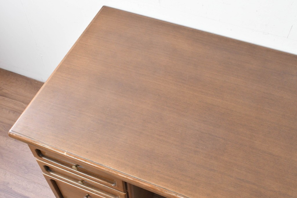 中古　カリモク家具(karimoku)　希少な廃番品!　書斎に映える収納力のある両袖デスク　(R-087102)