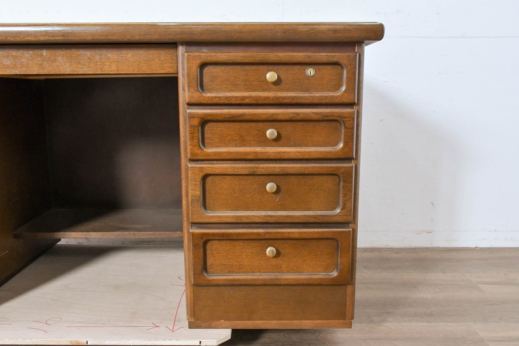 中古　カリモク家具(karimoku)　希少な廃番品!　書斎に映える収納力のある両袖デスク　(R-087102)