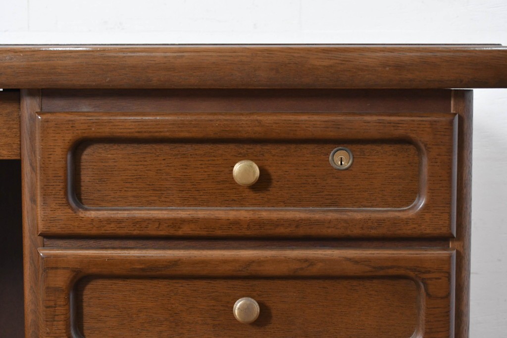 中古　カリモク家具(karimoku)　希少な廃番品!　書斎に映える収納力のある両袖デスク　(R-087102)