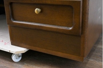 中古　カリモク家具(karimoku)　希少な廃番品!　書斎に映える収納力のある両袖デスク　(R-087102)