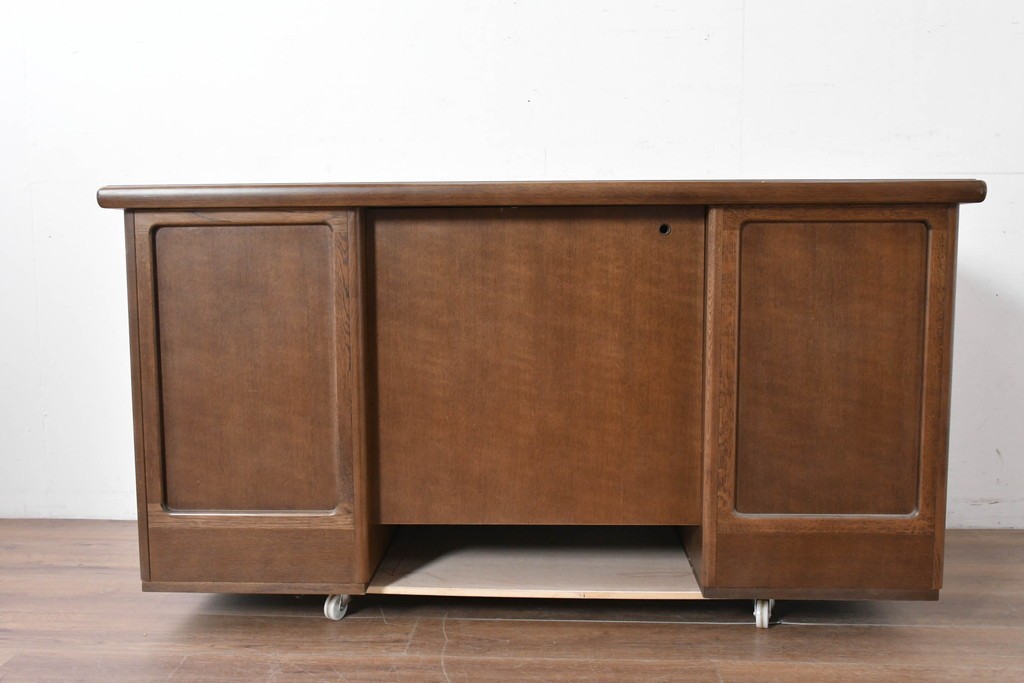 中古　カリモク家具(karimoku)　希少な廃番品!　書斎に映える収納力のある両袖デスク　(R-087102)