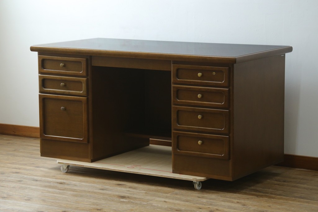 中古　カリモク家具(karimoku)　希少な廃番品!　大小8杯の引き出しを備えた両袖デスク　(R-087102)