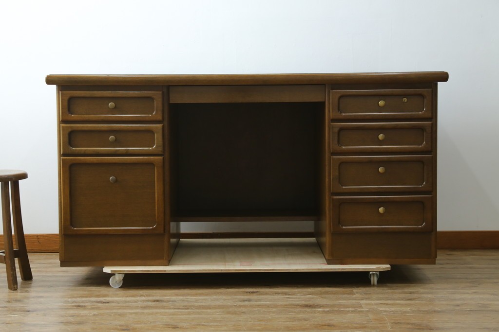 中古　カリモク家具(karimoku)　希少な廃番品!　大小8杯の引き出しを備えた両袖デスク　(R-087102)