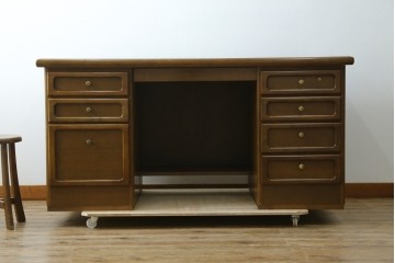 中古　カリモク家具(karimoku)　希少な廃番品!　大小8杯の引き出しを備えた両袖デスク　(R-087102)