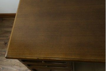 中古　カリモク家具(karimoku)　希少な廃番品!　大小8杯の引き出しを備えた両袖デスク　(R-087102)