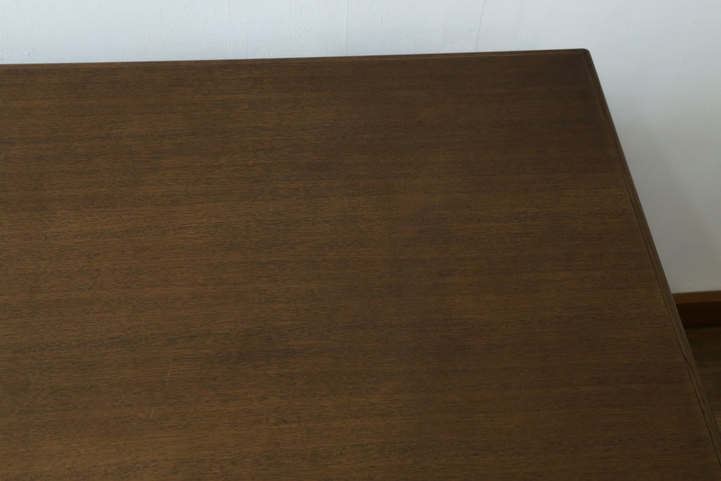 中古　カリモク家具(karimoku)　希少な廃番品!　大小8杯の引き出しを備えた両袖デスク　(R-087102)