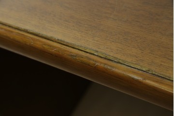中古　カリモク家具(karimoku)　希少な廃番品!　大小8杯の引き出しを備えた両袖デスク　(R-087102)