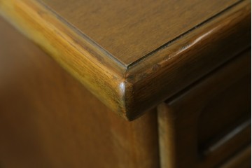中古　カリモク家具(karimoku)　希少な廃番品!　大小8杯の引き出しを備えた両袖デスク　(R-087102)