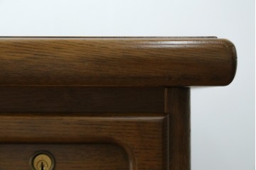中古　カリモク家具(karimoku)　希少な廃番品!　大小8杯の引き出しを備えた両袖デスク　(R-087102)