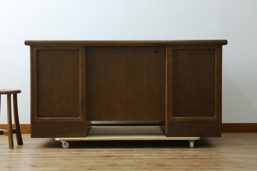 中古　カリモク家具(karimoku)　希少な廃番品!　大小8杯の引き出しを備えた両袖デスク　(R-087102)