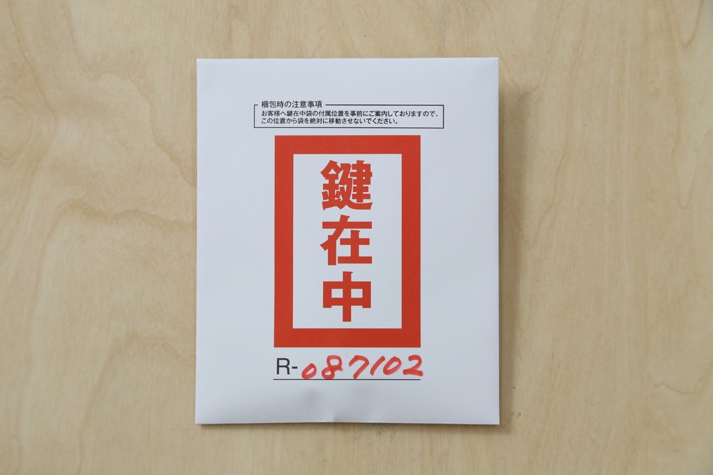 中古　カリモク家具(karimoku)　希少な廃番品!　大小8杯の引き出しを備えた両袖デスク　(R-087102)
