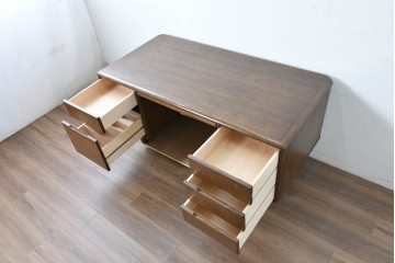 中古　カリモク家具　オーク材　ミッドセンチュリーデザインの洗練された両袖デスク　(R-087103)