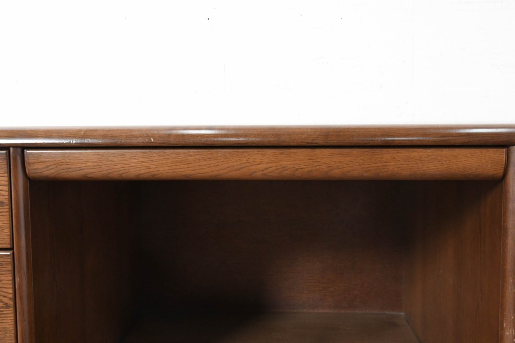 中古　カリモク家具　オーク材　ミッドセンチュリーデザインの洗練された両袖デスク　(R-087103)