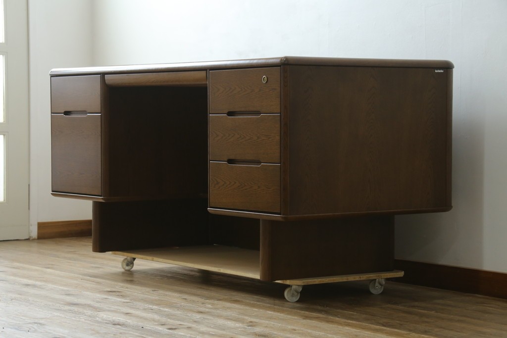 中古　カリモク家具(karimoku)　オーク材　ミッドセンチュリーデザインの両袖デスク　(R-087103)